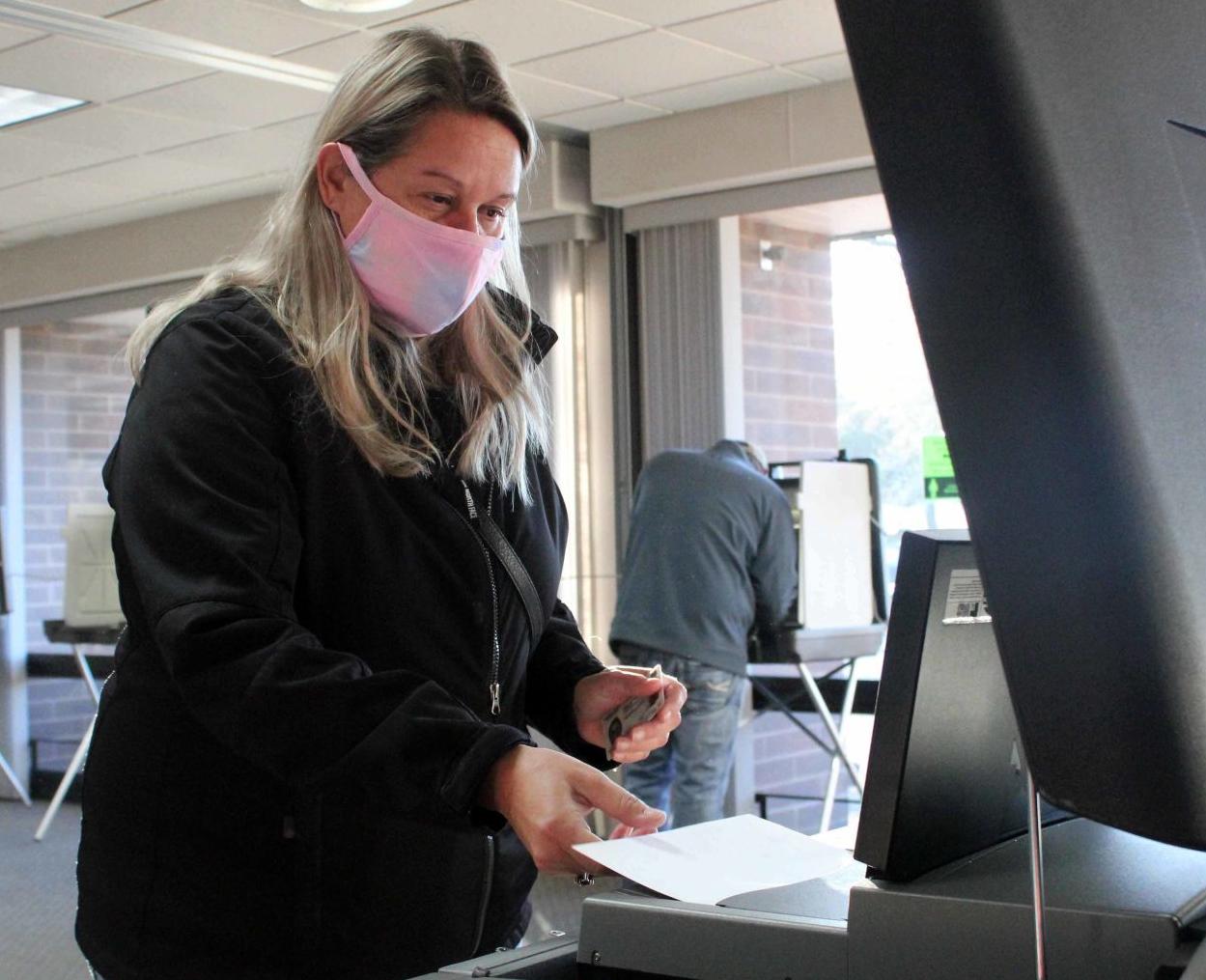 Kim casts ballot